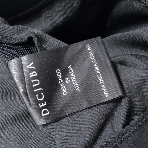 DECJUBA Black Sports Bra Deluxe Active Designed in Australia size Small - Picture 7 of 9